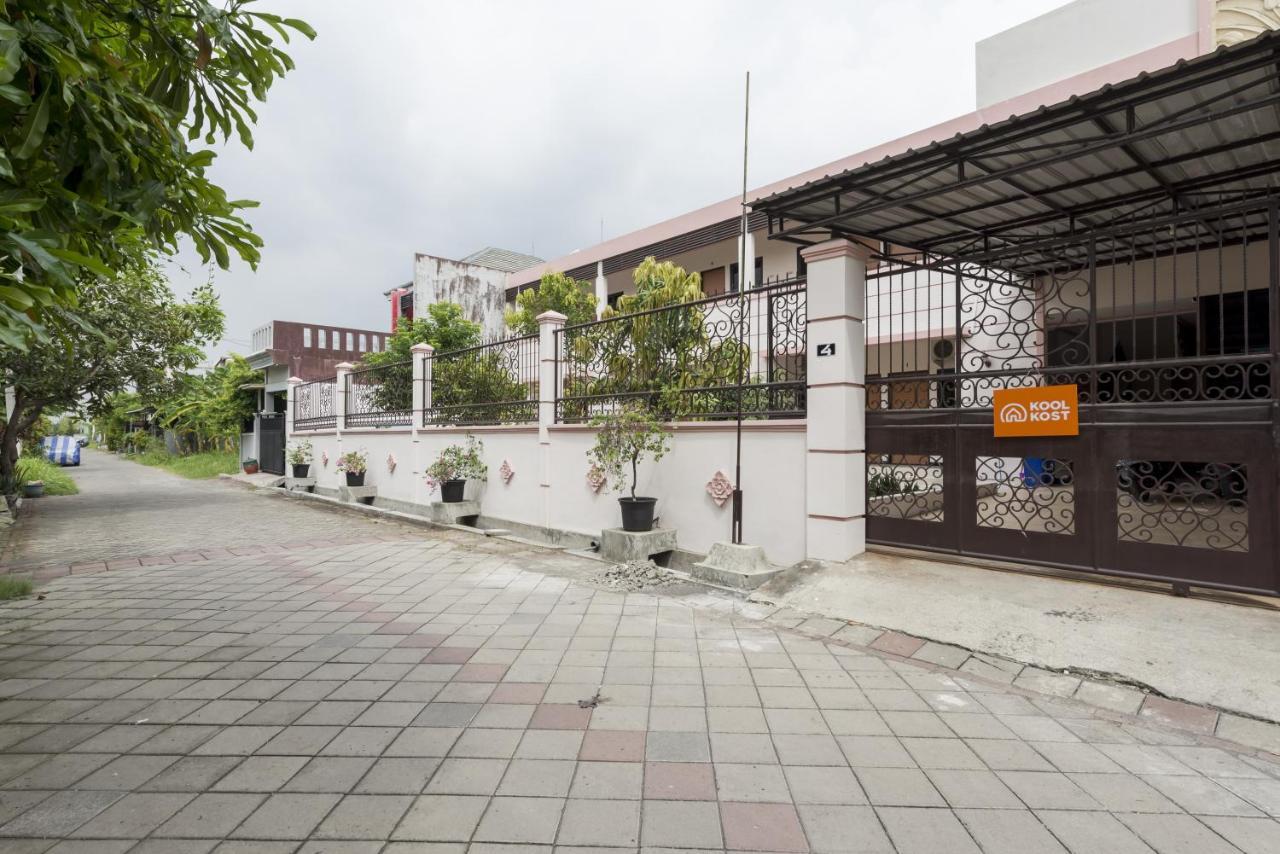 Koolkost Syariah Near Upn Veteran Hotel Medokanayu Luaran gambar