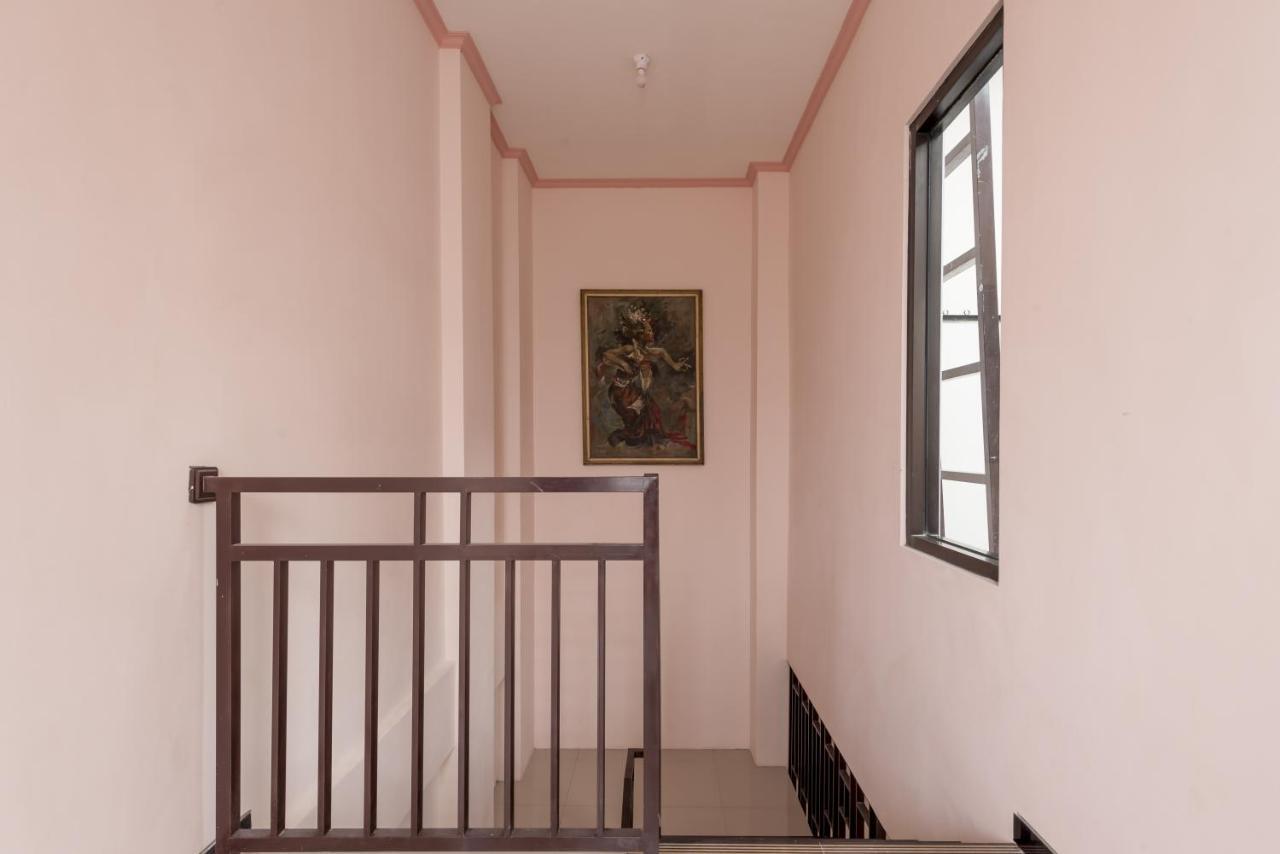 Koolkost Syariah Near Upn Veteran Hotel Medokanayu Luaran gambar