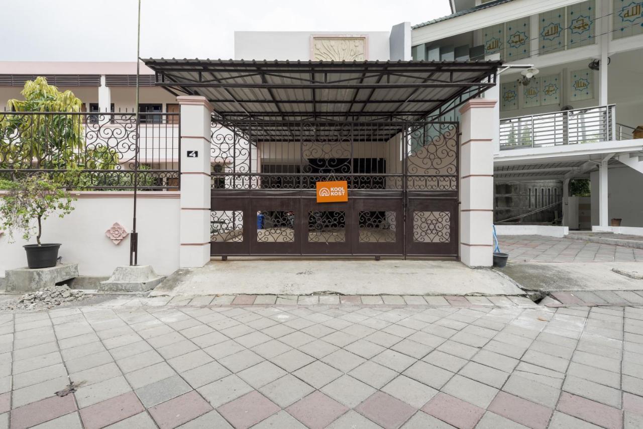 Koolkost Syariah Near Upn Veteran Hotel Medokanayu Luaran gambar