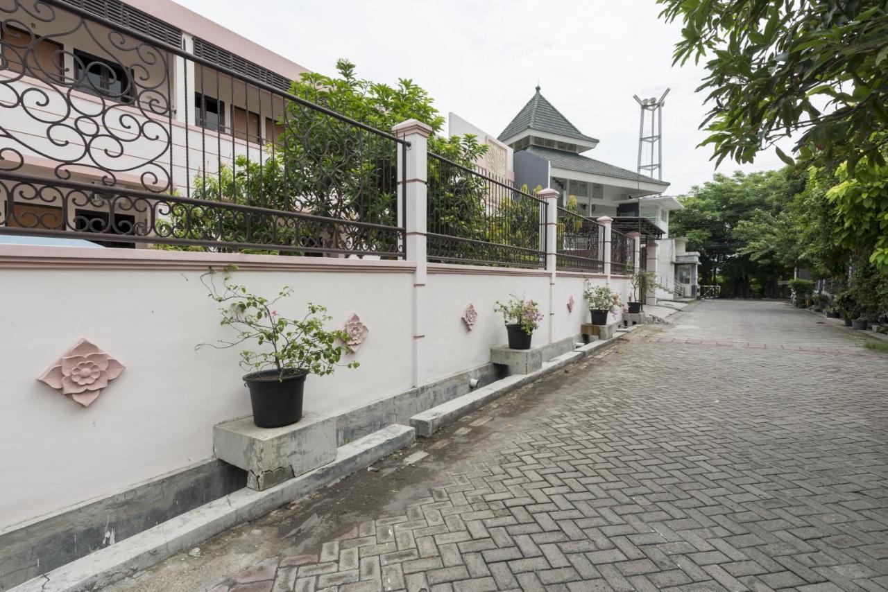 Koolkost Syariah Near Upn Veteran Hotel Medokanayu Luaran gambar
