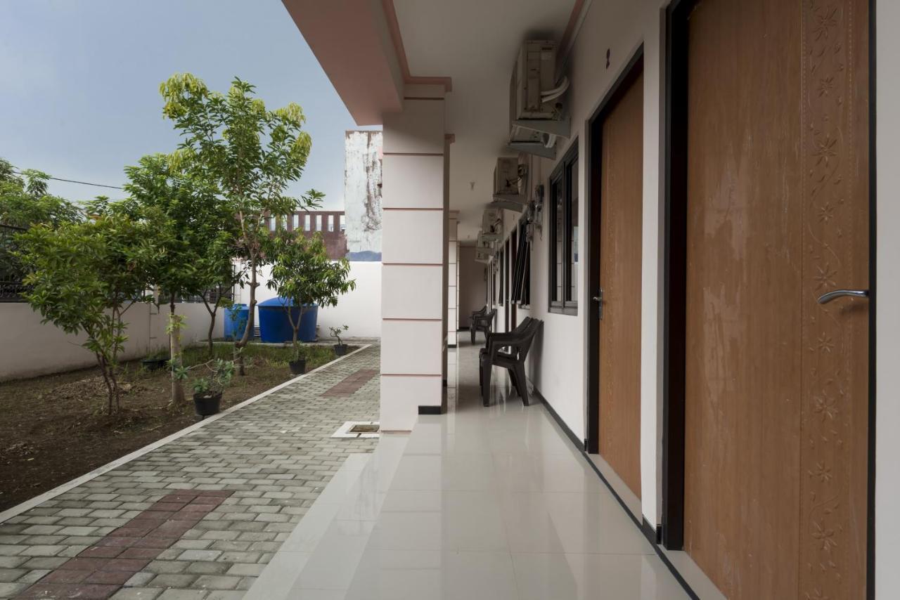 Koolkost Syariah Near Upn Veteran Hotel Medokanayu Luaran gambar